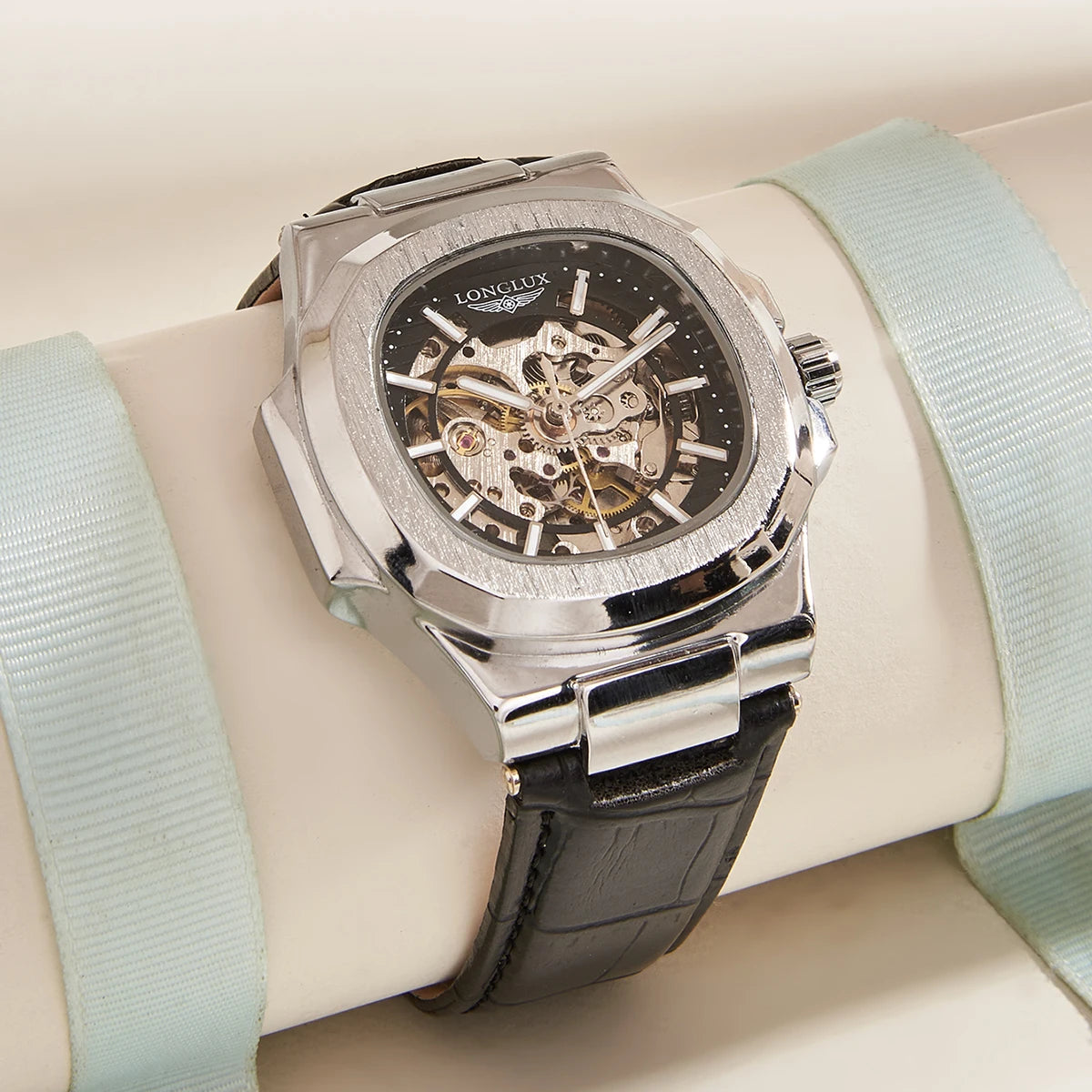 Reloj con movimiento suizo