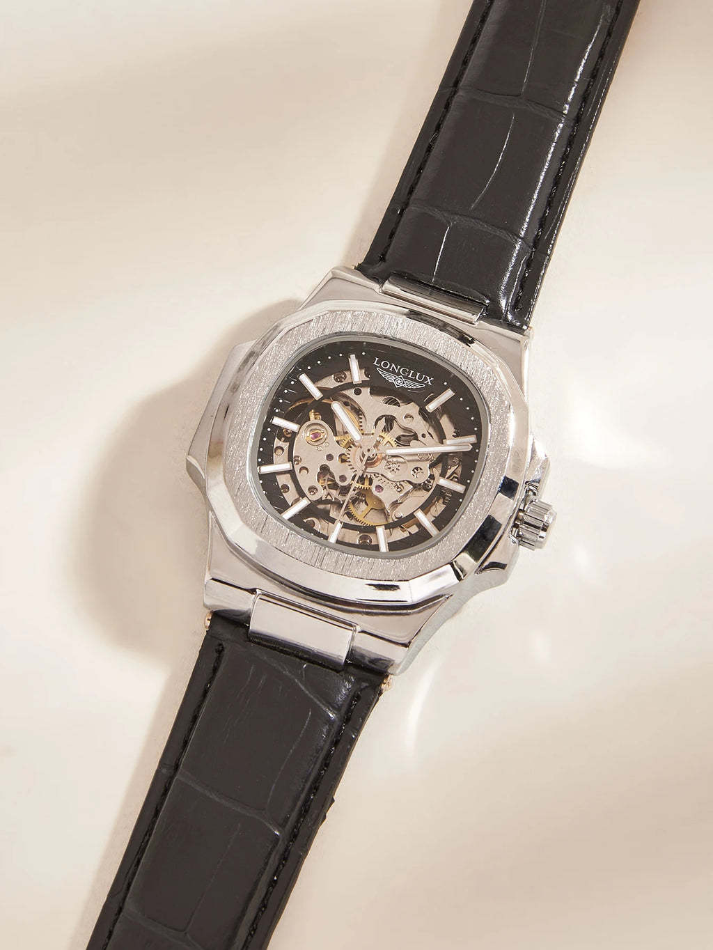 Reloj con movimiento suizo