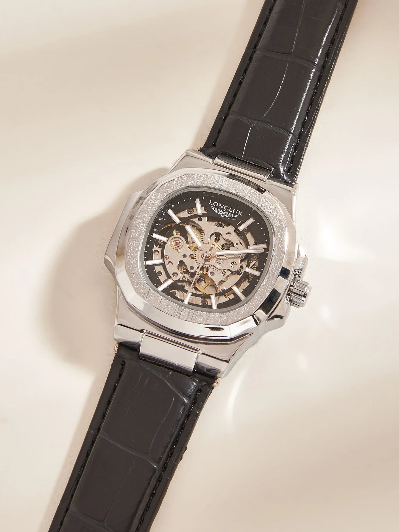 Reloj con movimiento suizo
