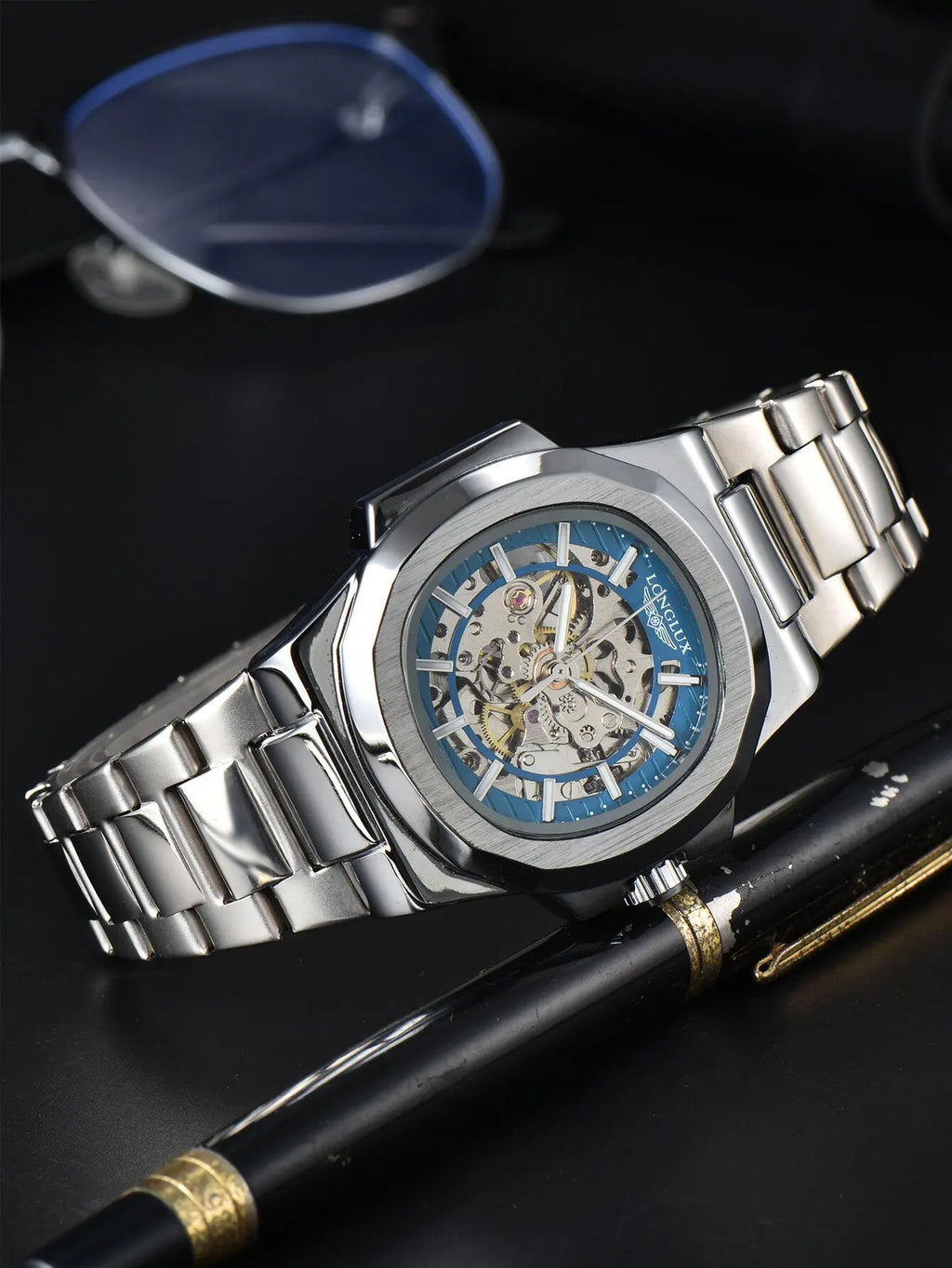 Reloj con movimiento suizo