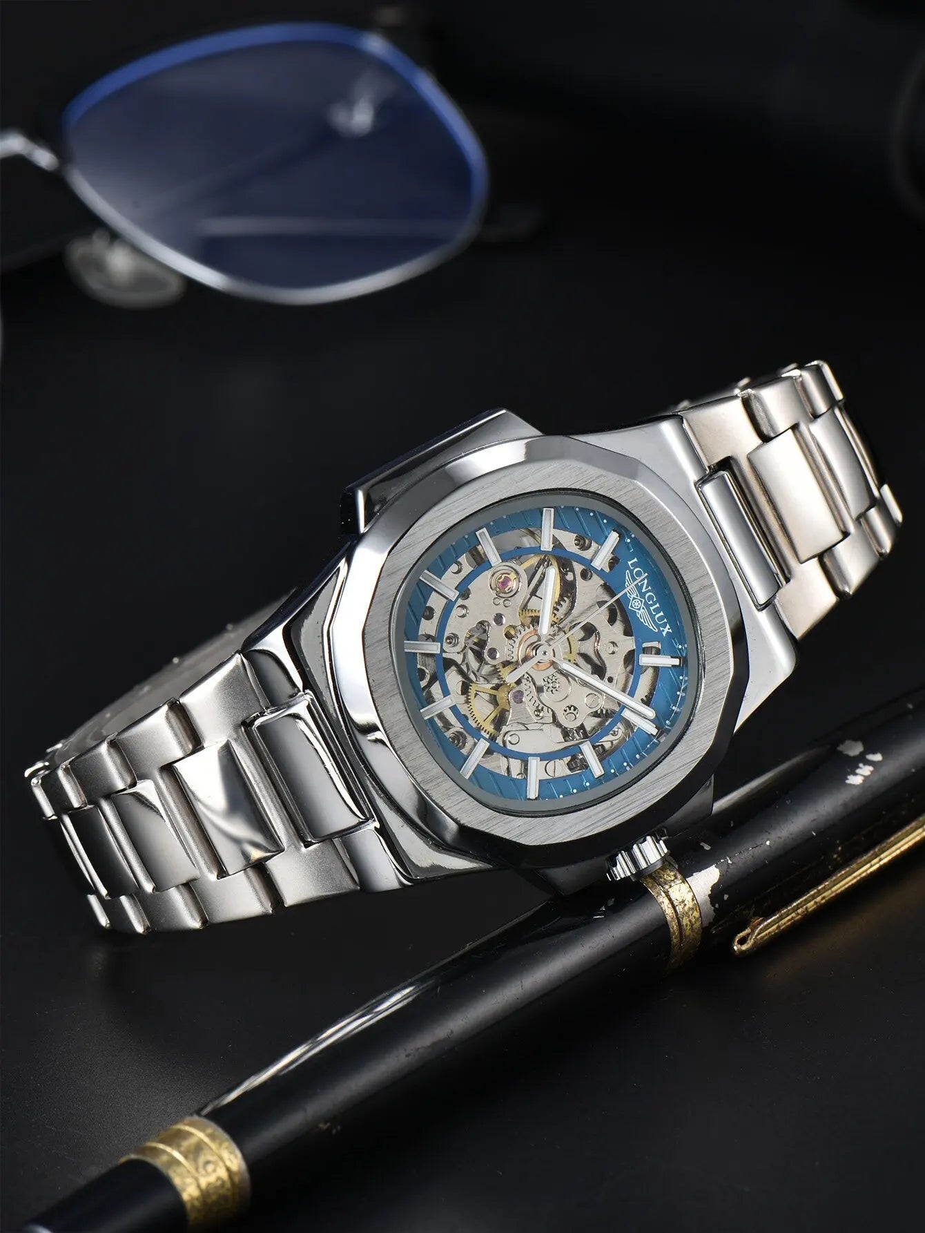 Reloj con movimiento suizo
